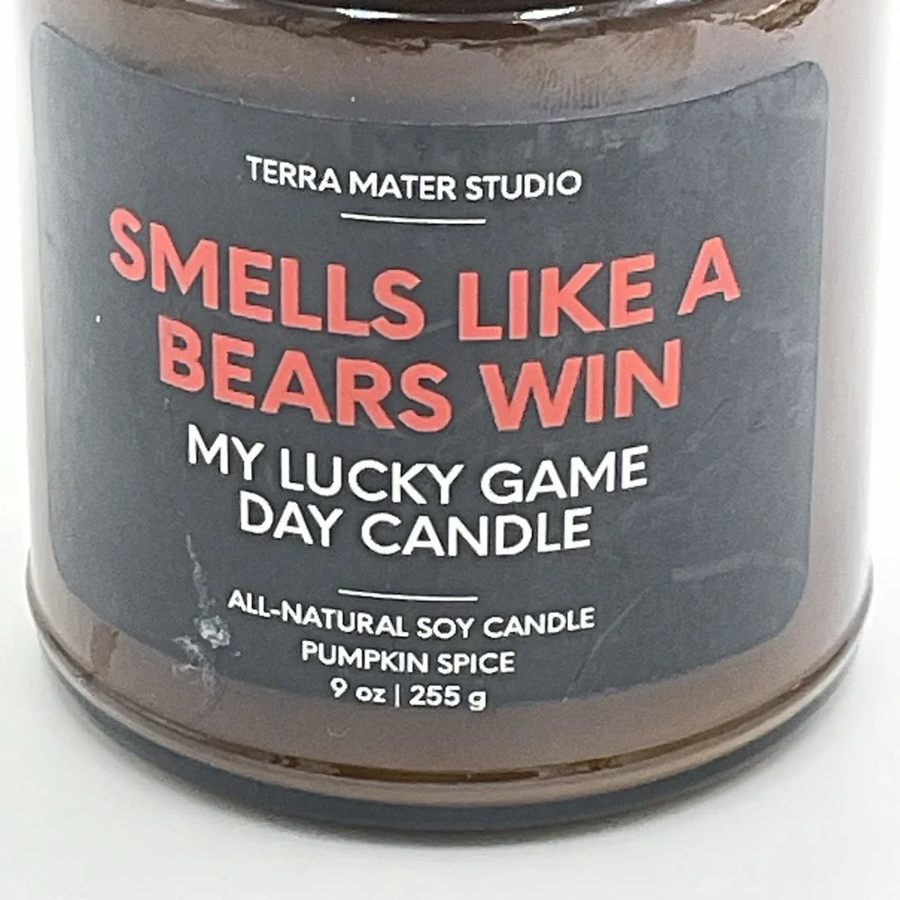 SMELLS LIKE A BEARS WIN CANDLE CHICAGO NFL CANDLE 9 OZ. PUMPKIN SPICE FOOTBALL